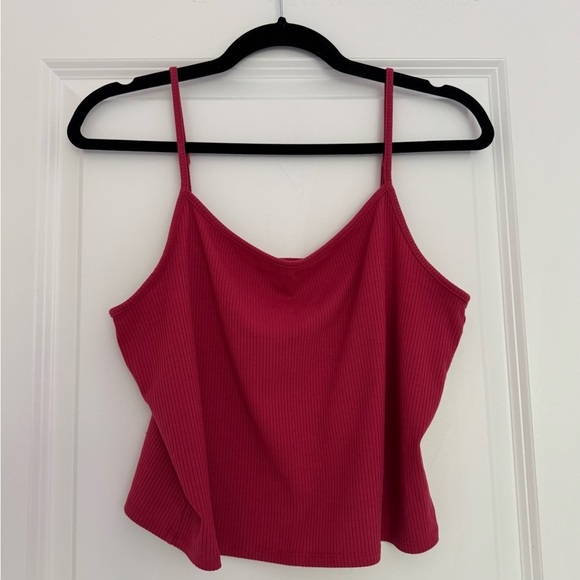 American Eagle Outfitters Tops - American Eagle women’s ribbed fuchsia colored cropped tank top size XL